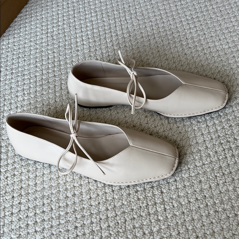 Like new! Winter white flats with tie womens size US 8 - original piece $50 - Picture 3 of 7